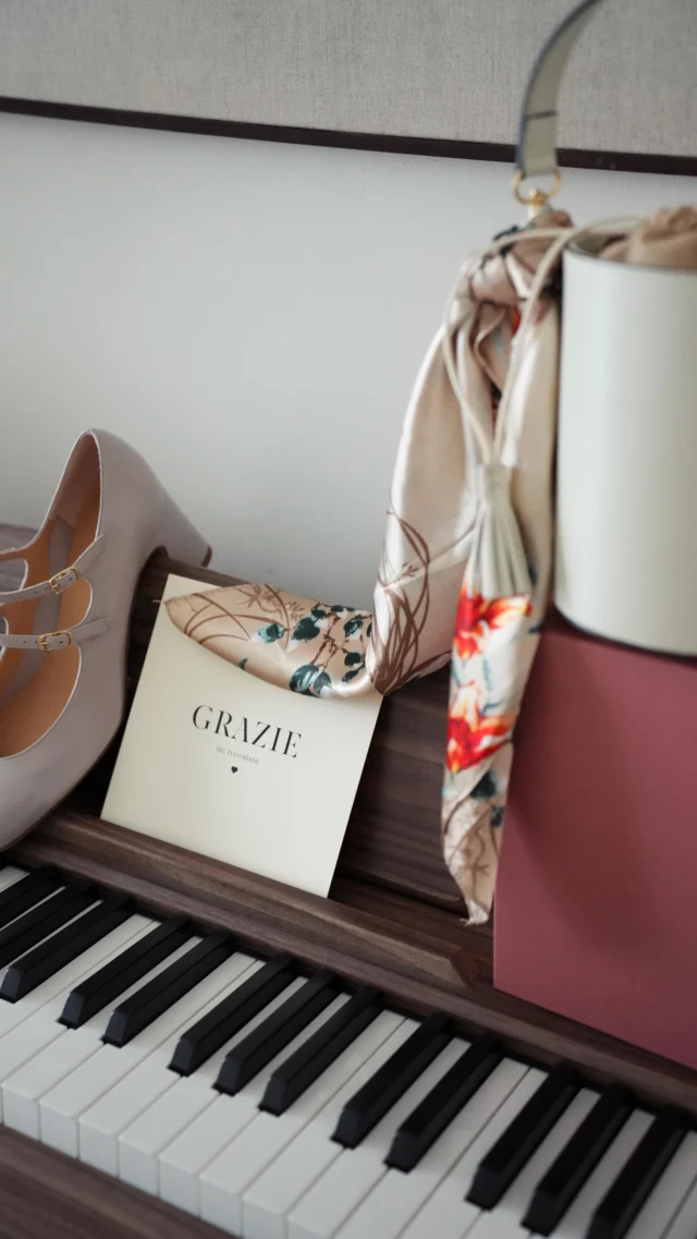 Festa della mamma 🤍
Per te un foulard in regalo fino all’11 Maggio ✨
•
•
•
•
#contigo #contigoshoes #yourshoesyourself #shoeslover #shoeshopping #scarpedonna #scarpeinpelle